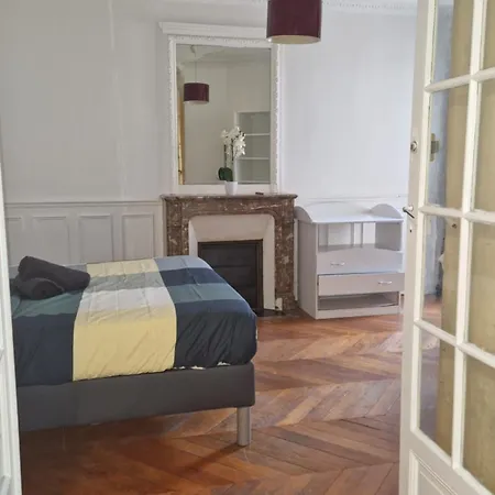 Cosy House Tour Eiffel * Parijs